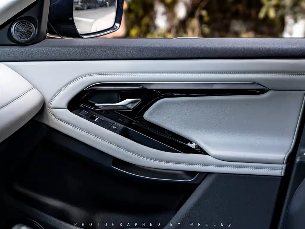 Land Rover Range Rover Evoque 2020 249PS R-DYNAMIC SE Sport Tech Edition фото 8