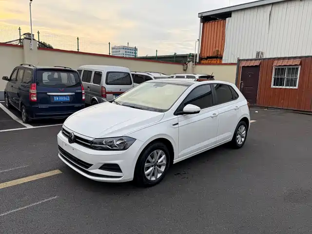 Volkswagen Polo Plus 1.5L, Автомат, Техно