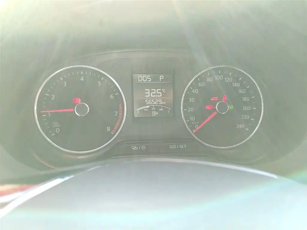 Volkswagen Polo 2016 1.6L Cross Polo Automatic фото 12