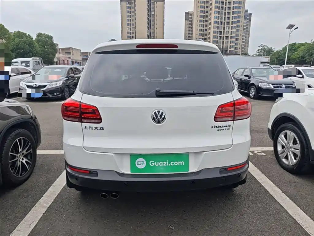 VOLKSWAGEN TIGUAN