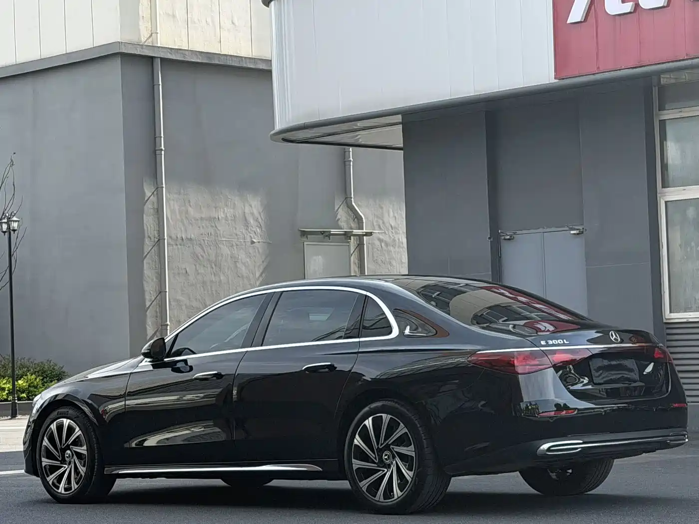 Mercedes-Benz E-Class 2024 Model E 300 L Luxury фото 7