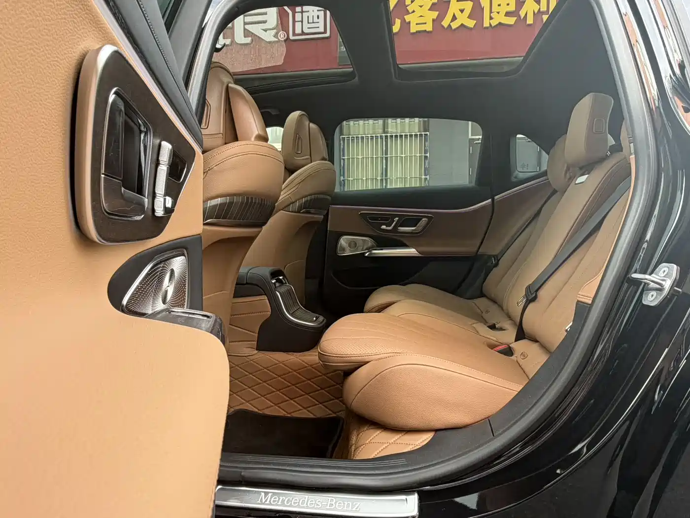 Mercedes-Benz E-Class 2024 Model E 300 L Luxury фото 5