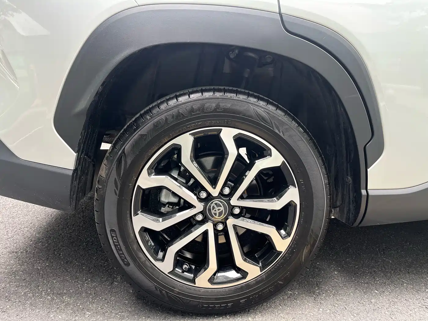Toyota Frontlander 2023 2.0L CVT Luxury Edition фото 11