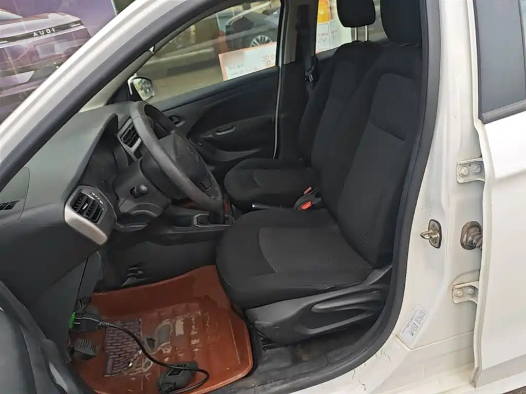 Peugeot 301 2014 1.6L Manual Comfort Edition фото 15