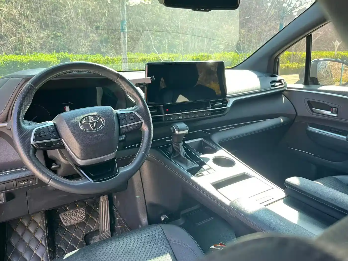 Toyota Sienna 2021 2.5L Hybrid Premium Edition фото 4