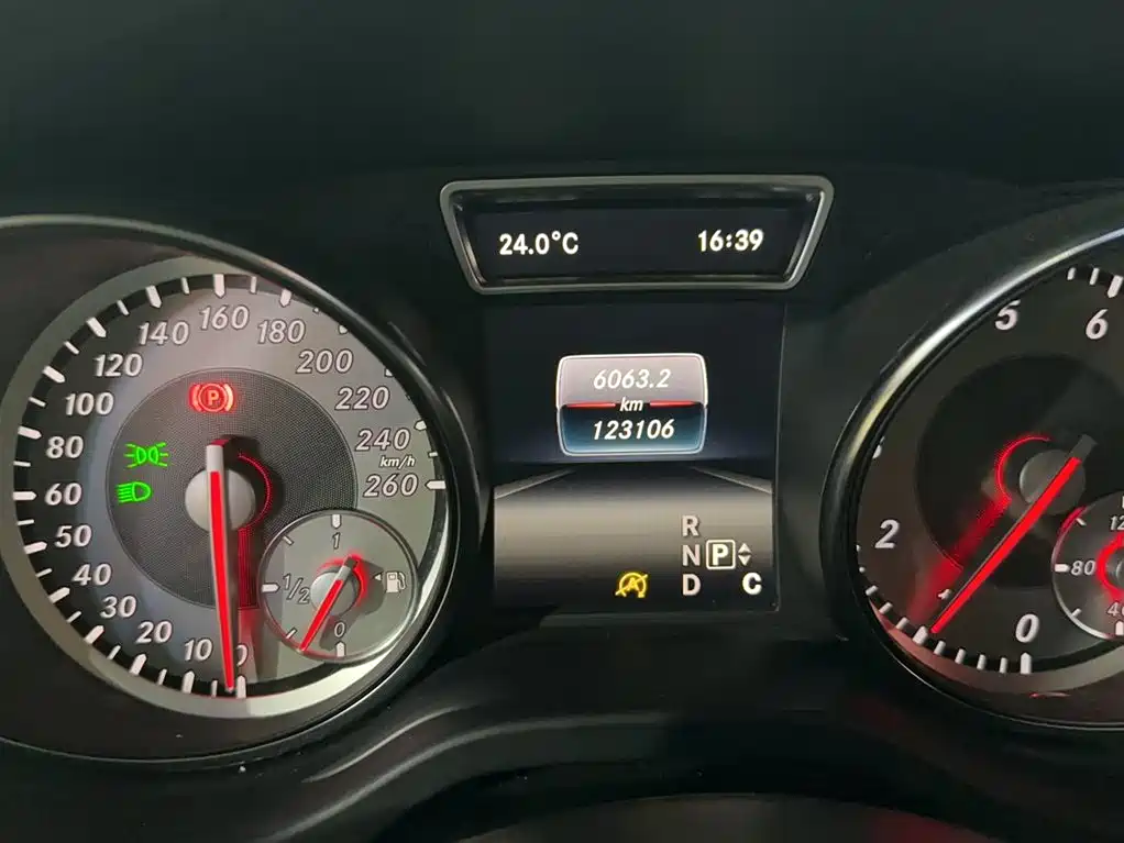 Mercedes-Benz CLA (Import) 2016 CLA 220 4MATIC фото 12