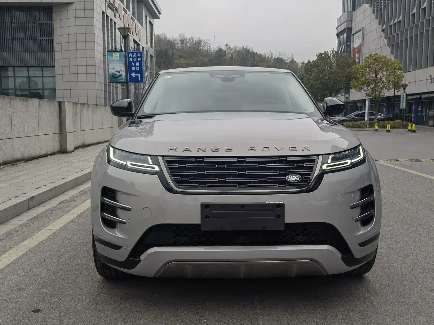 Land Rover Range Rover Evoque 2024 Range Rover Evoque L 249PS Light Master Edition фото 8