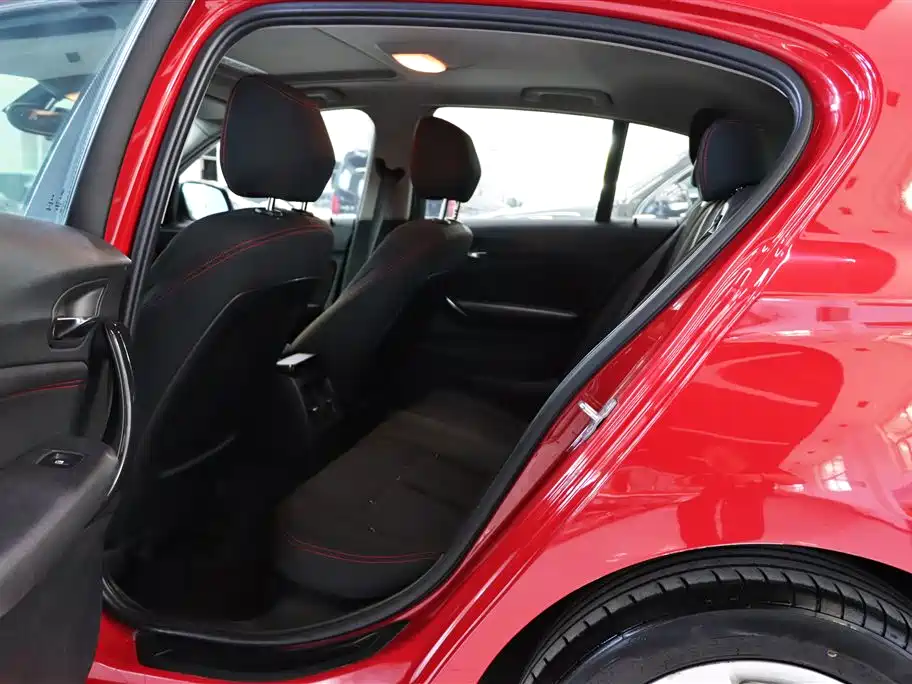 BMW 1 Series (Import) 2013 Facelift 118i Sport Model фото 5
