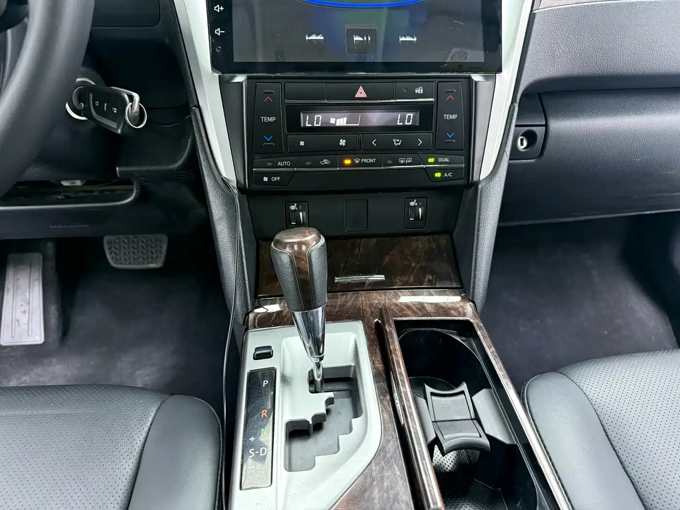 Toyota Camry 2015 2.0G Leading Edition фото 4