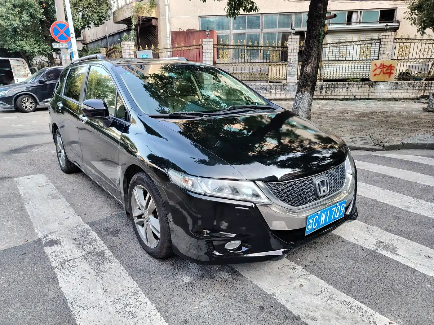 Фото 3 - Honda Odyssey