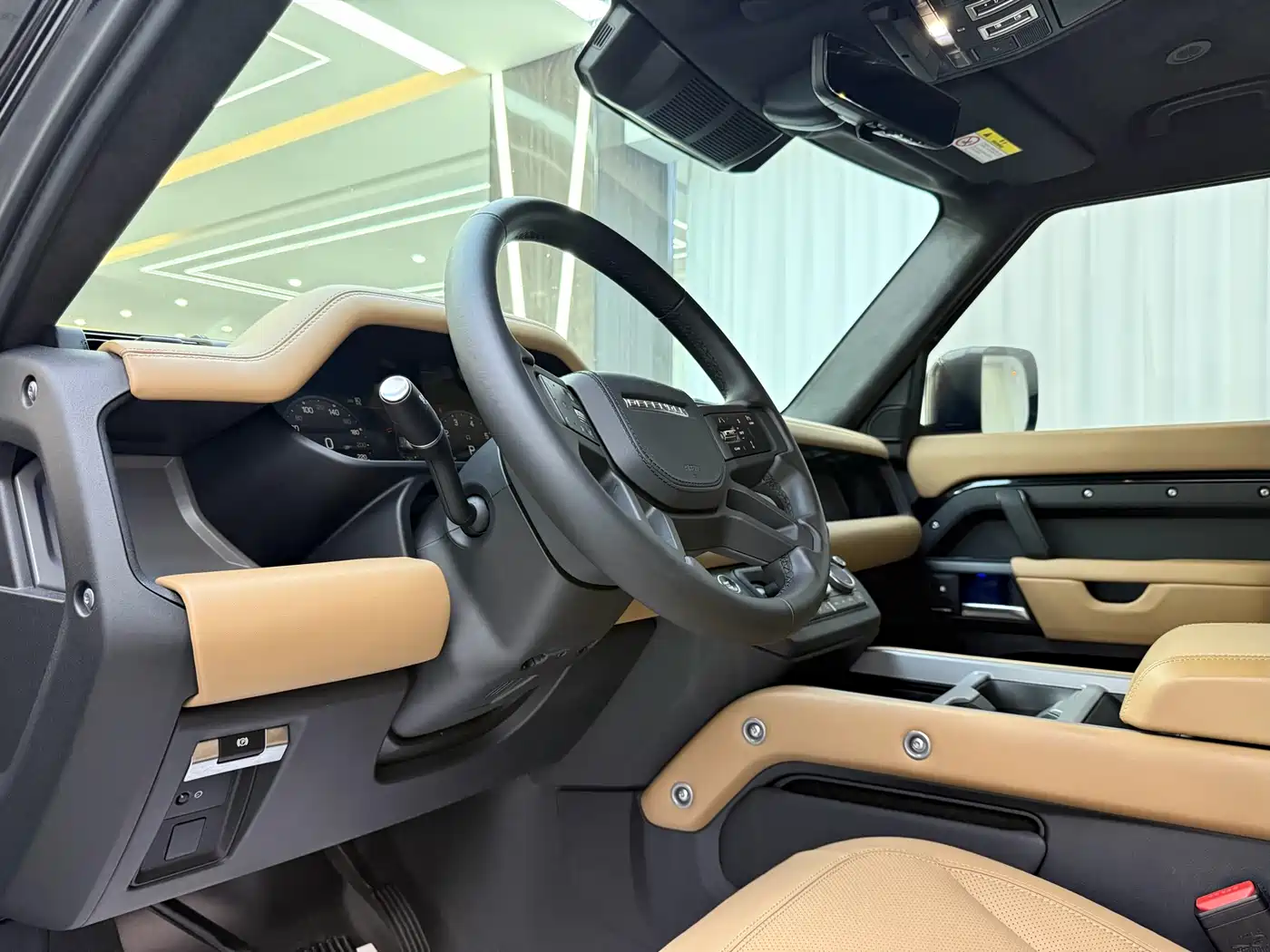 Land Rover Defender 2025 110 3.0T P400 -Dynamic HSE фото 5
