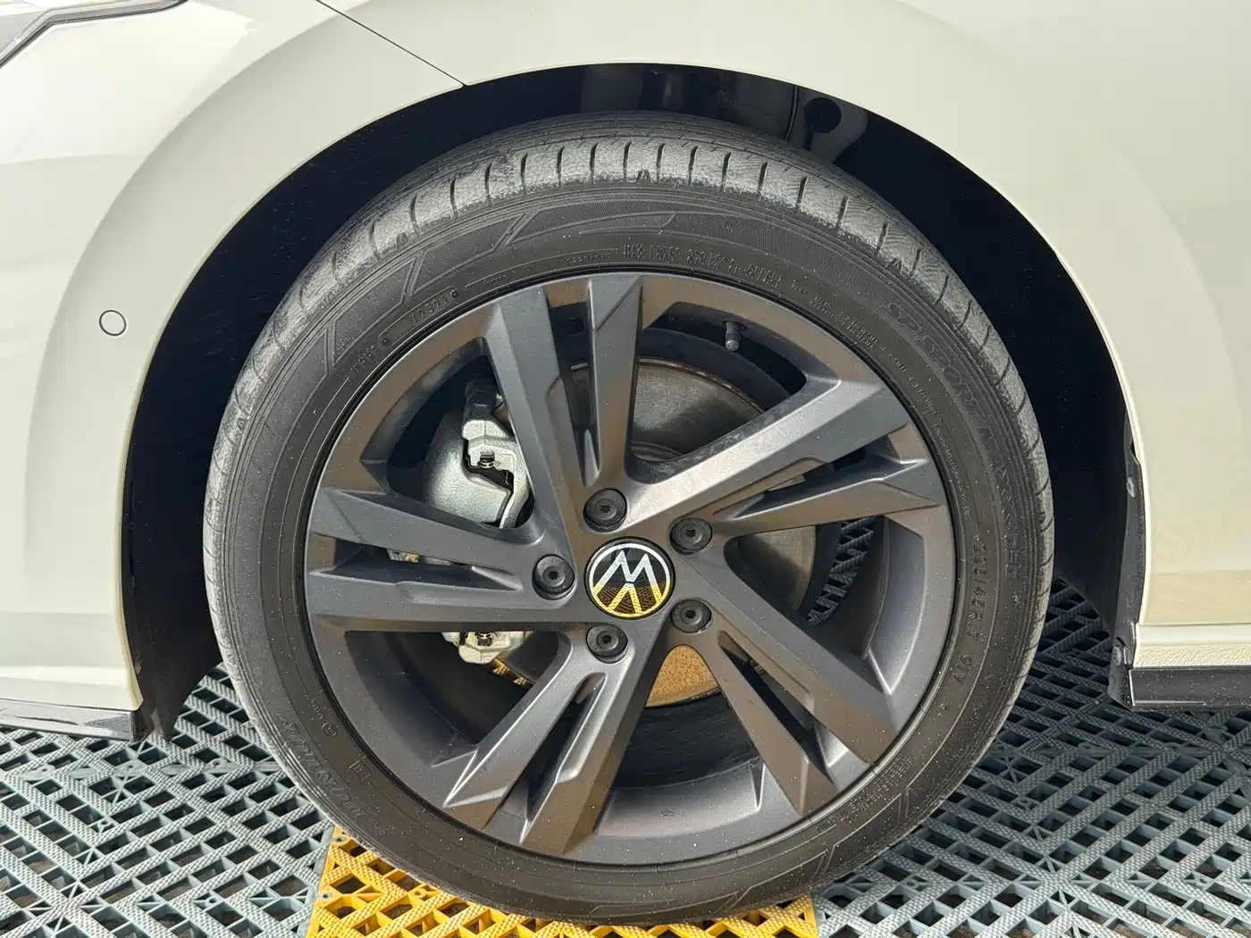 VOLKSWAGEN GOLF