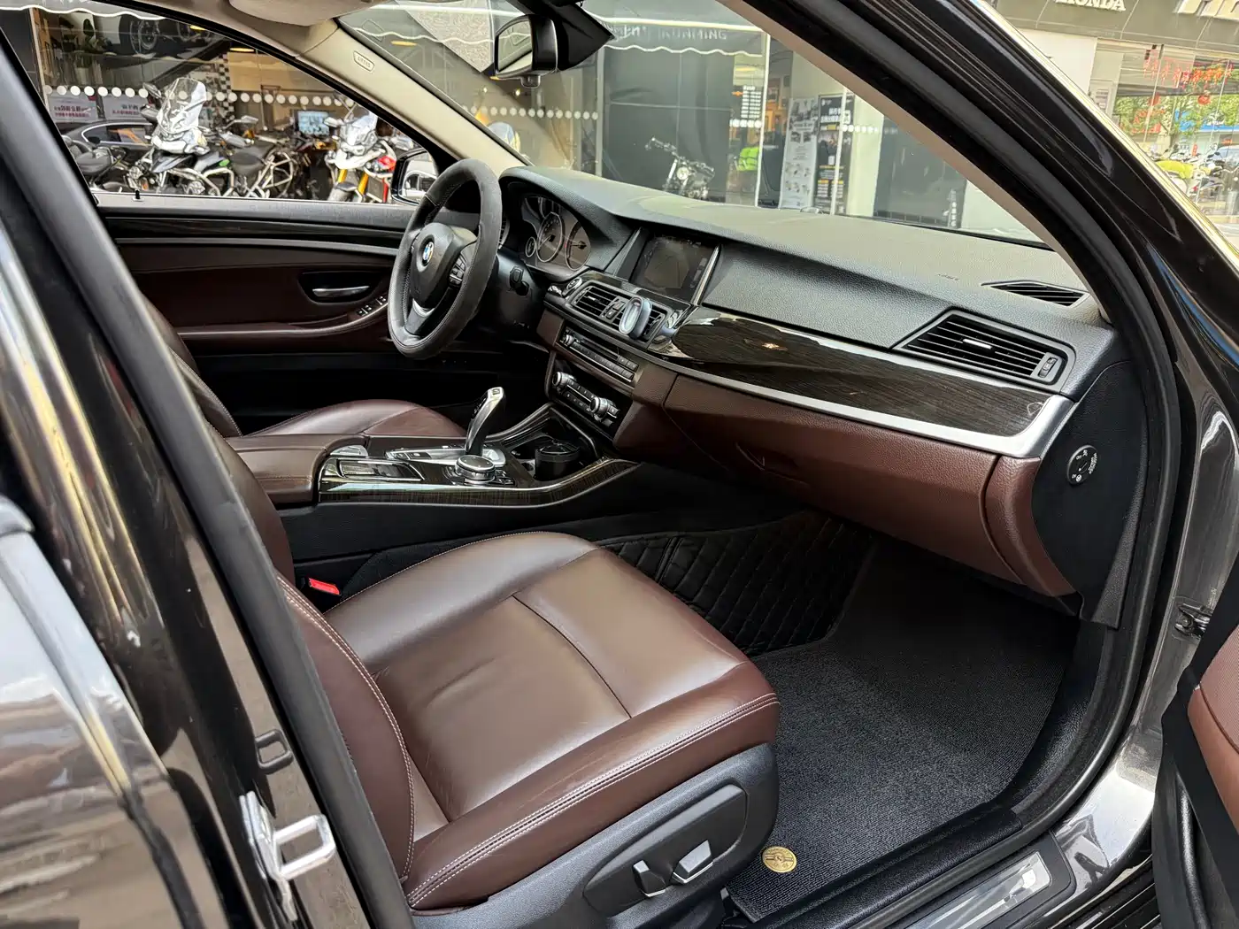BMW 5 Series 2017 525Li Luxury Design Package фото 23