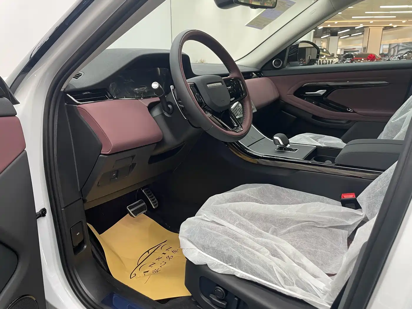 Land Rover Range Rover Evoque 2026 Range Rover Evoque L SE фото 9