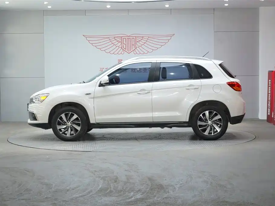 Mitsubishi ASX 2016 2.0L CVT 2WD Navigation Edition фото 2