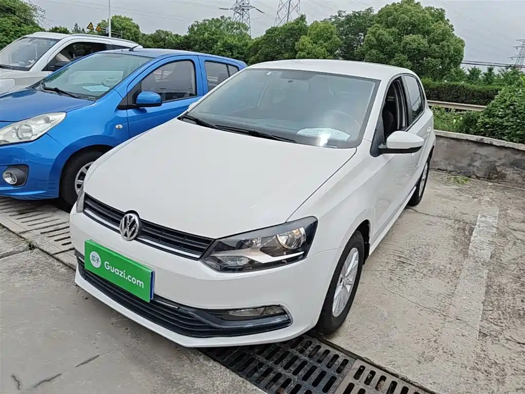 Volkswagen Polo 2014 1.4L Manual Trend Edition фото 2