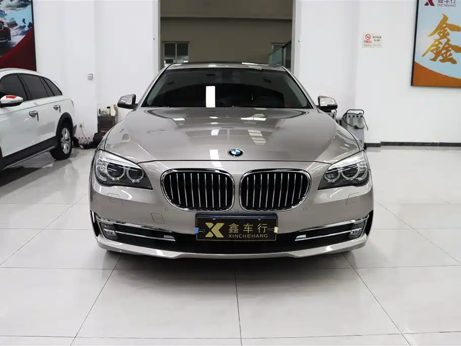 BMW 7 Series 2014 730Li Premium фото 2