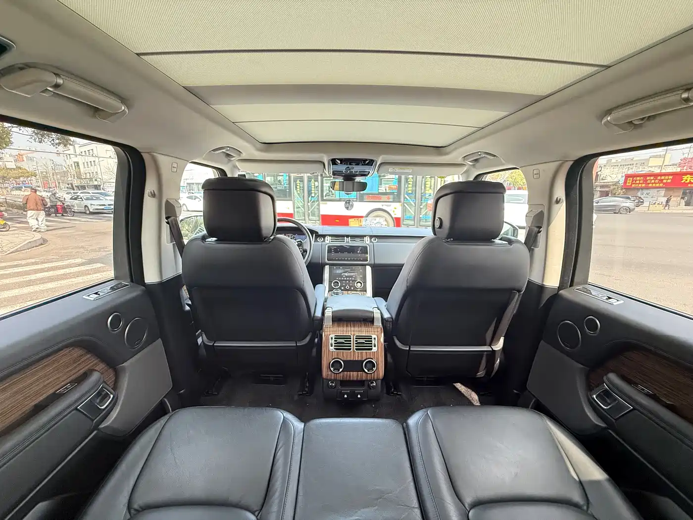 Land Rover Range Rover 2018 3.0 SC V6 Golden Age Edition фото 8