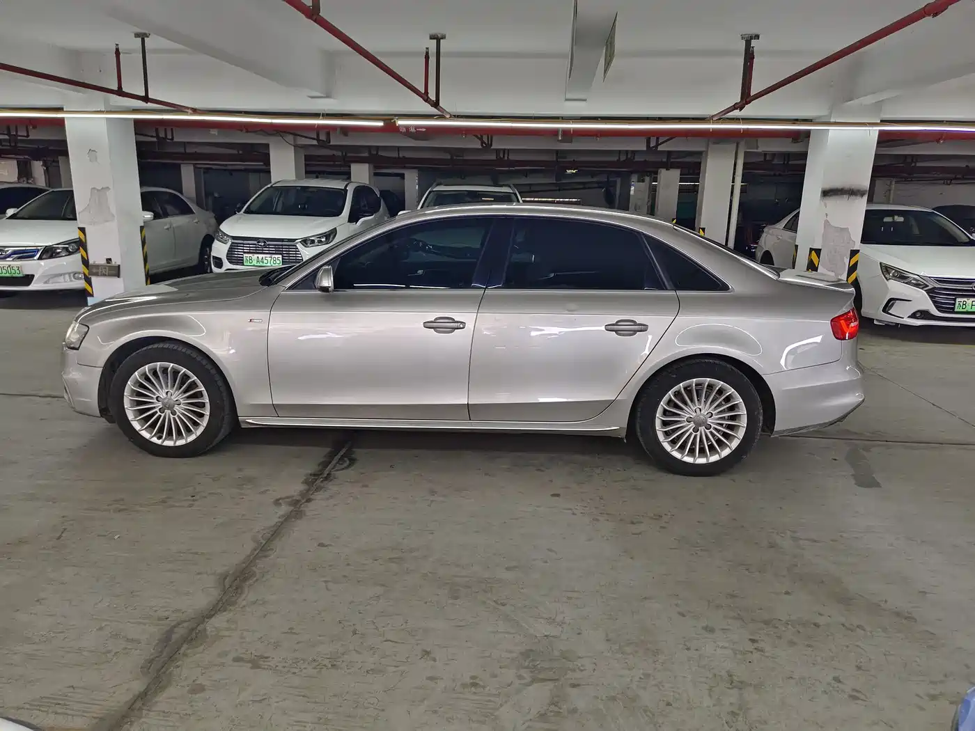 Audi A4L 2016 35 TFSI Collector's Edition S line Comfort фото 3