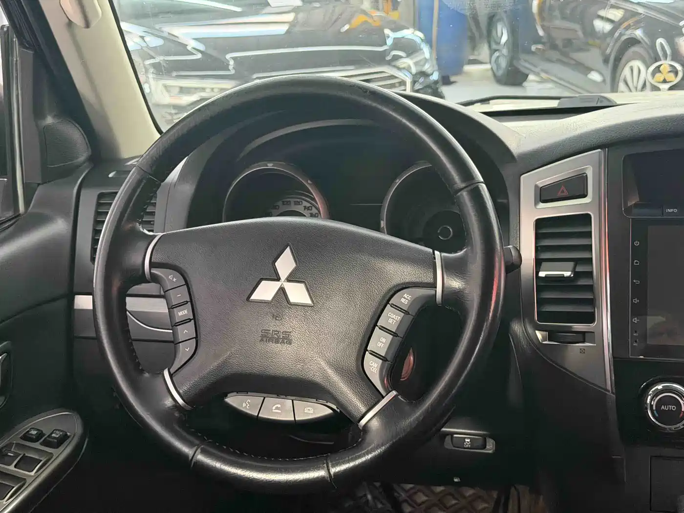 Mitsubishi Pajero (Import) 2020 3.0L Automatic Standard Edition фото 6
