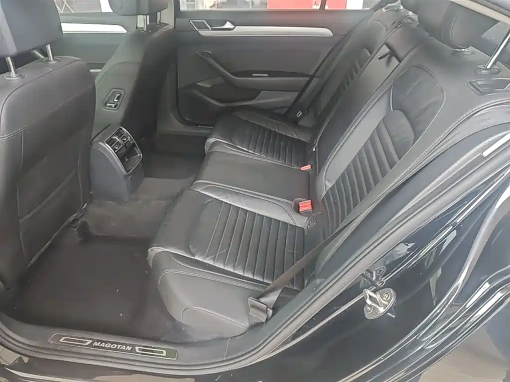 Volkswagen Magotan 2018 330TSI DSG Leading фото 17