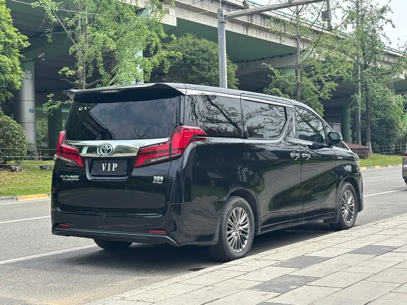 Toyota Alphard 2021 Hybrid 2.5L Premium фото 24