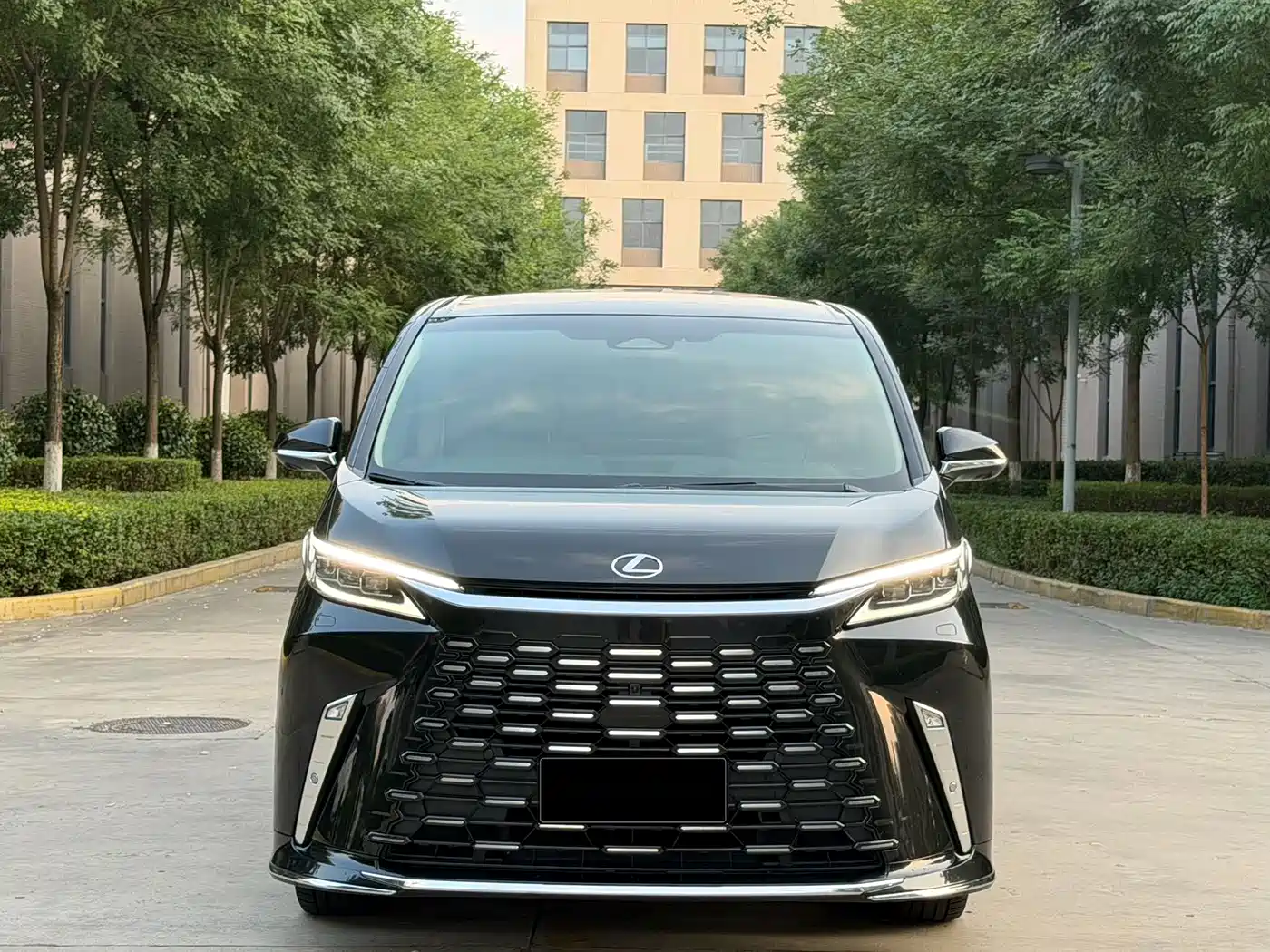 Lexus LM 2024 2023 500h 6-Seater Prestige Edition