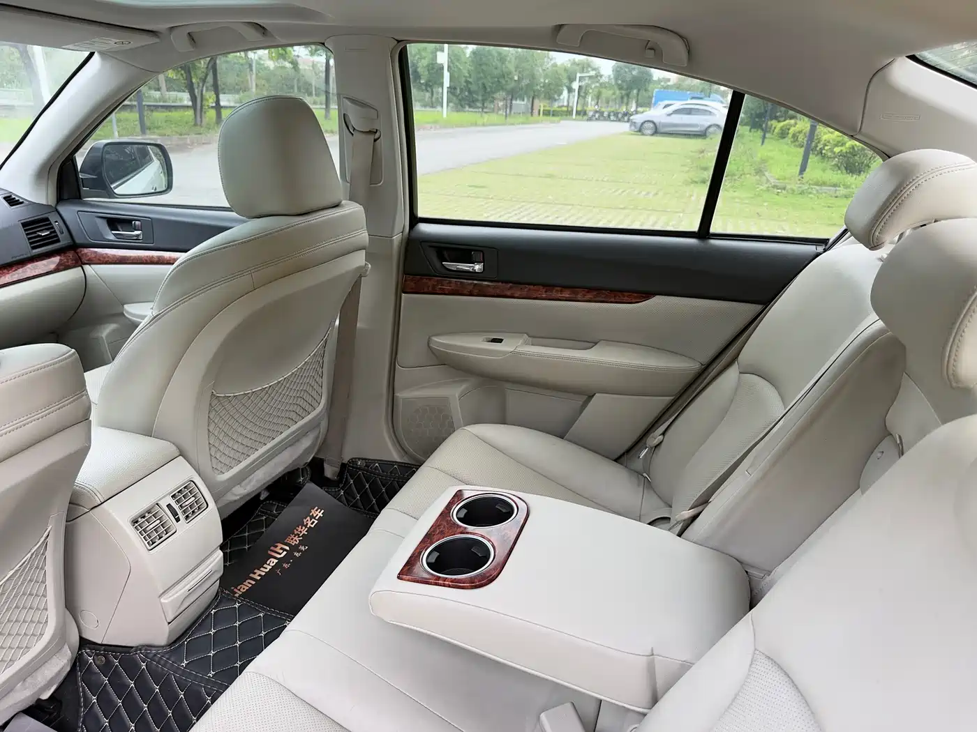 Subaru Legacy 2010 Model 2.5i Luxury Edition фото 21
