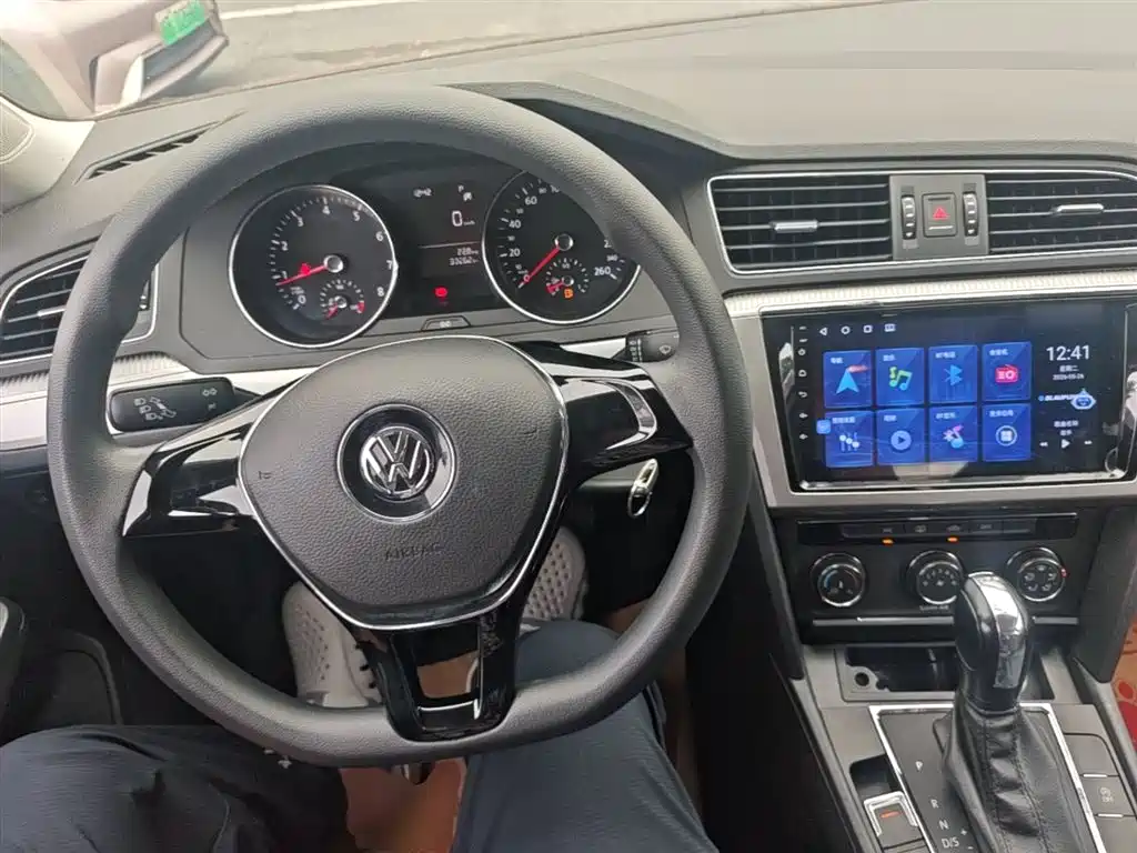 Volkswagen Lamando 2017 230TSI DSG Trend Edition фото 9