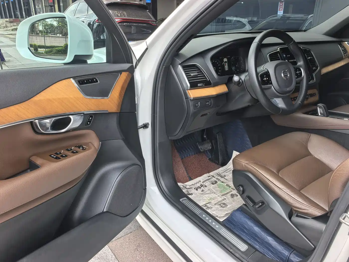 VOLVO XC90