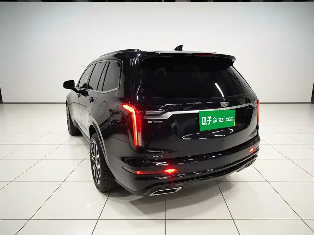 CADILLAC XT6