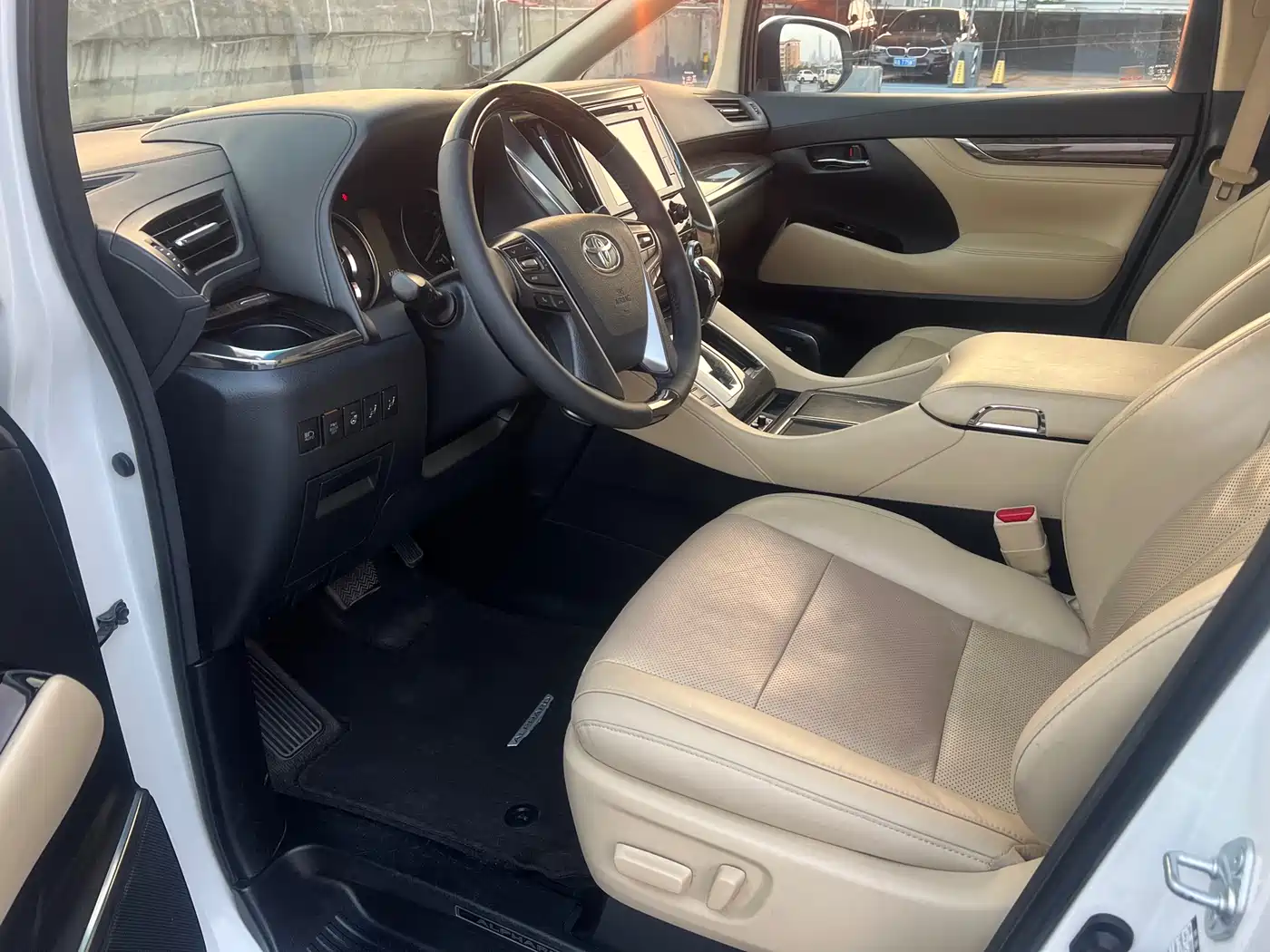 Toyota Alphard 2018 Facelift 3.5L Premium Edition фото 9