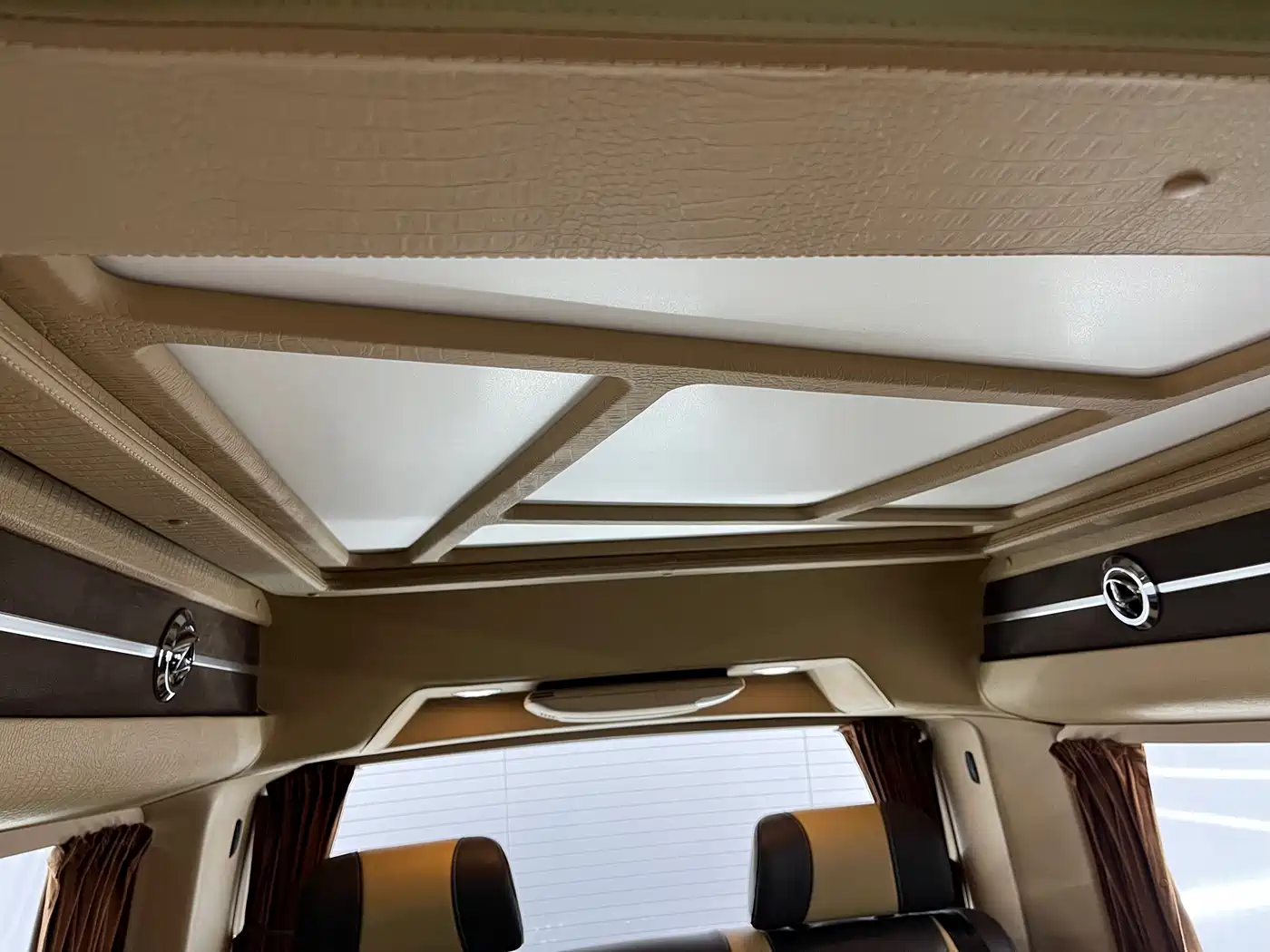 Volkswagen Caravelle 2019 2.0TSI 4WD Luxury 7-seater фото 14
