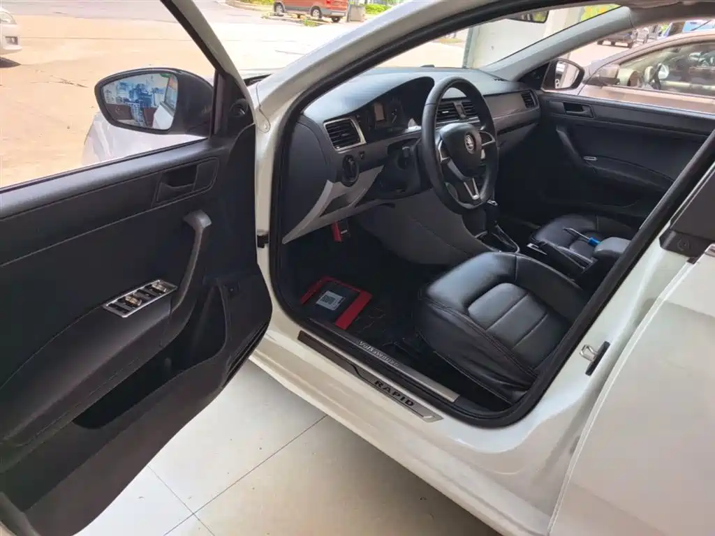 Škoda Rapid 2016 1.6L Automatic Forward Edition фото 16