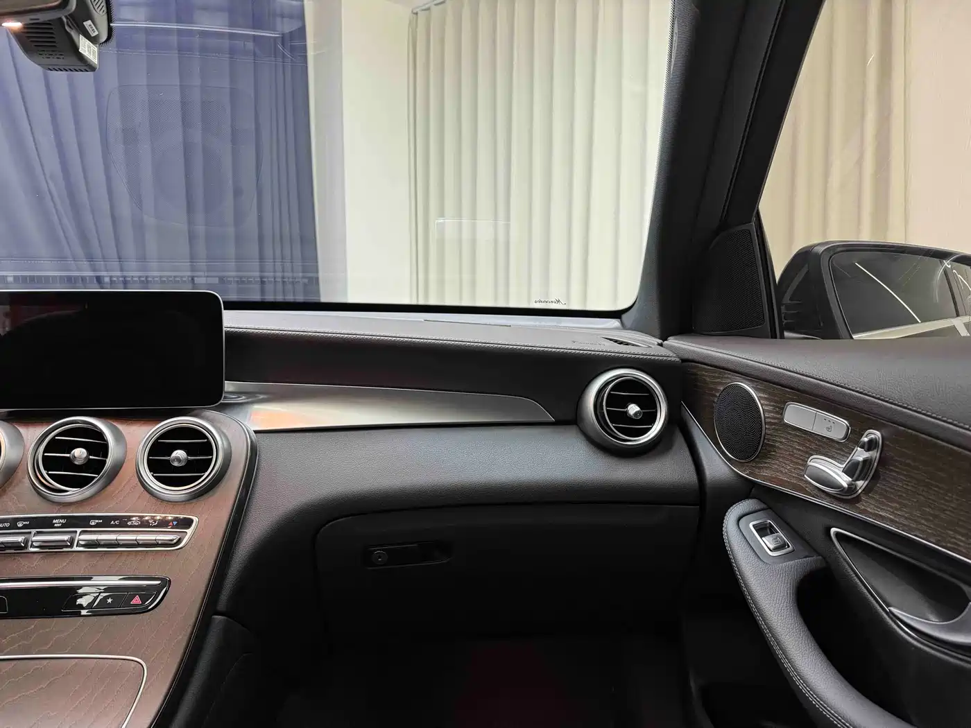 Mercedes-Benz GLC 2022 Facelift II GLC 260 L 4MATIC Luxury фото 26