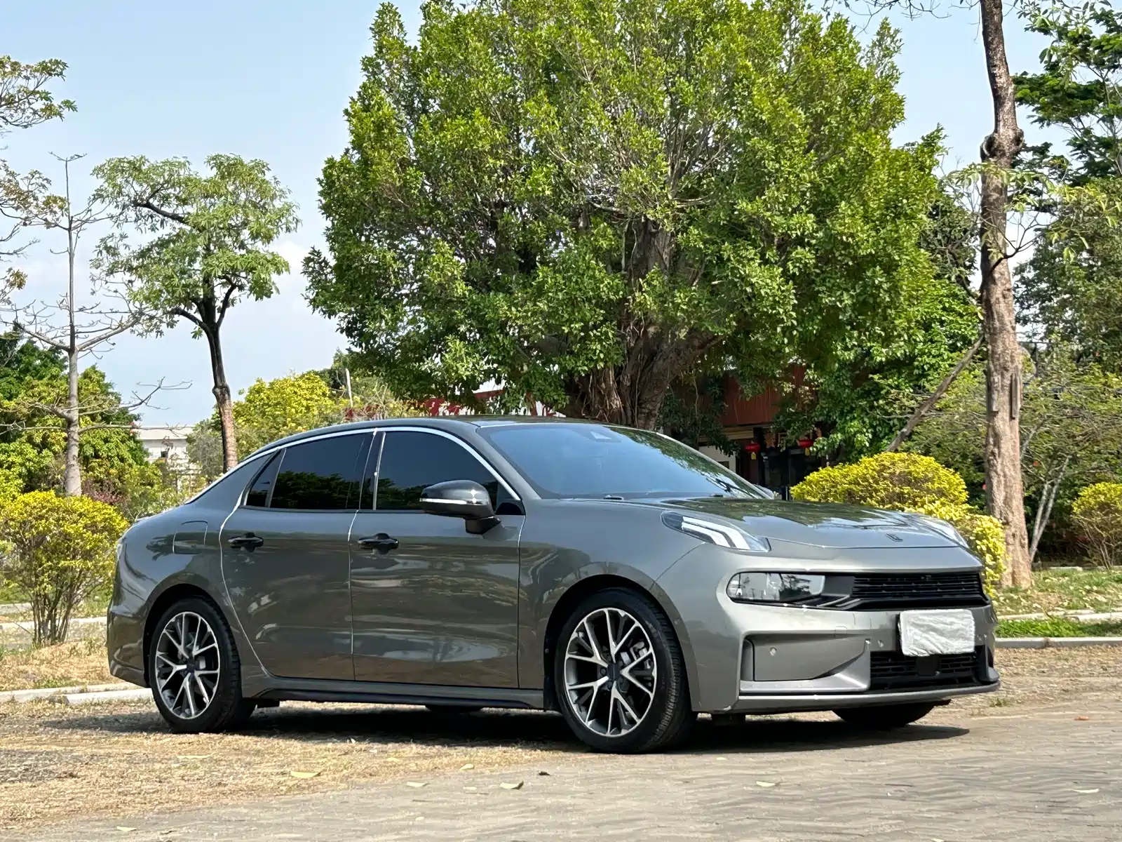 Фото 3 - Lynk & Co 03