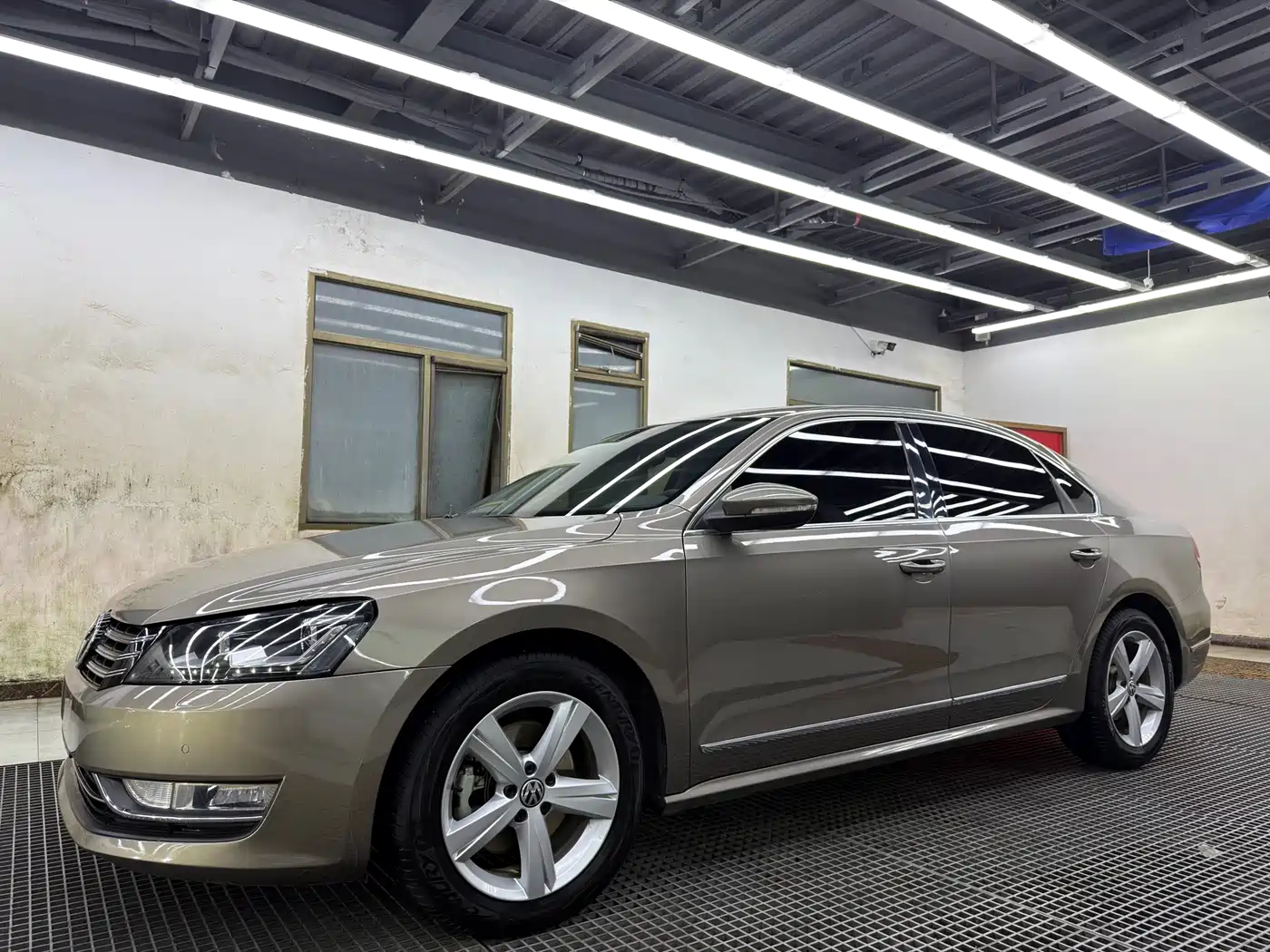 Volkswagen Passat 2015 1.8TSI DSG Prestige Edition фото 3