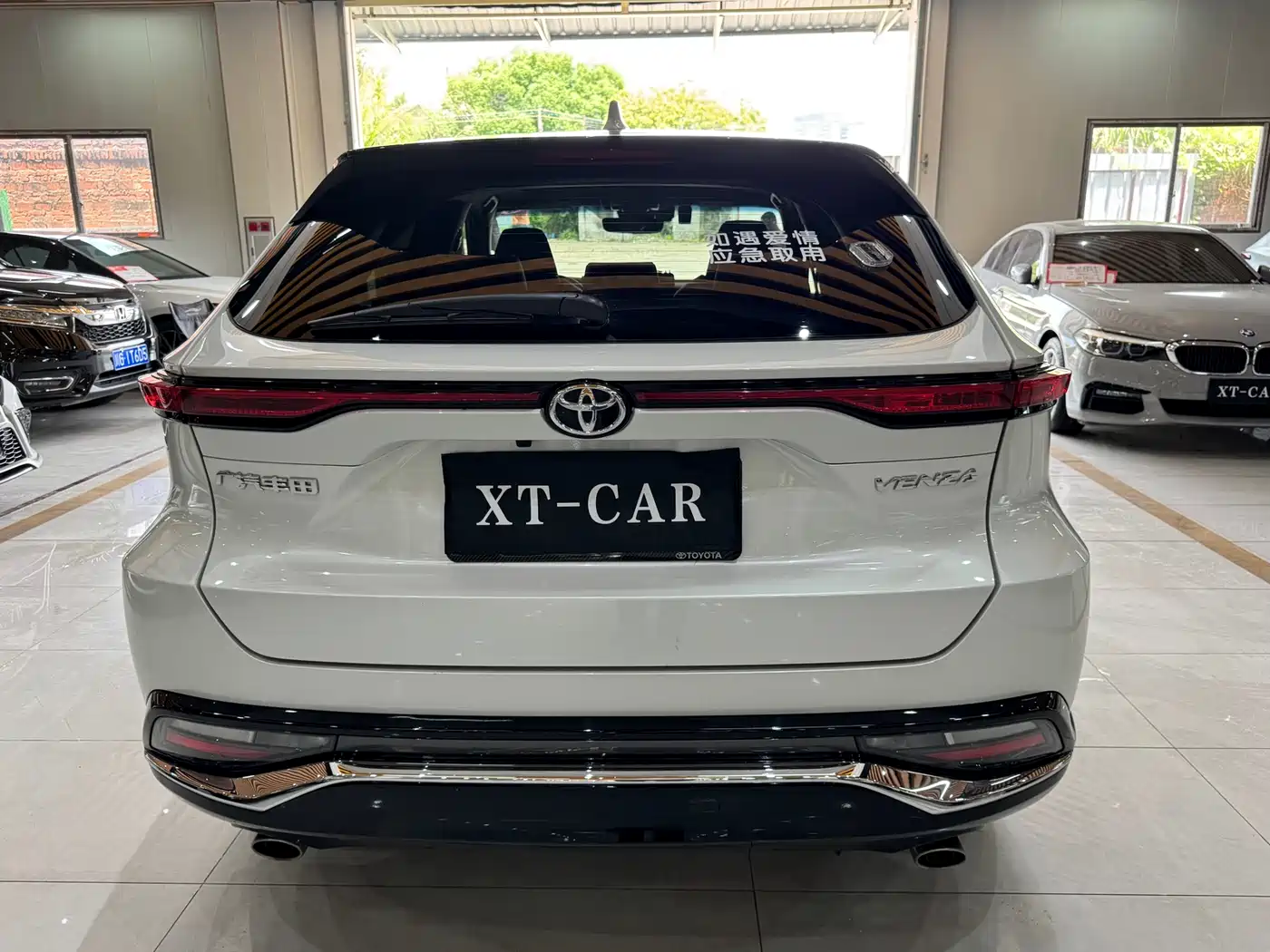 Toyota Venza 2023 2.0L CVT FWD Luxury фото 4