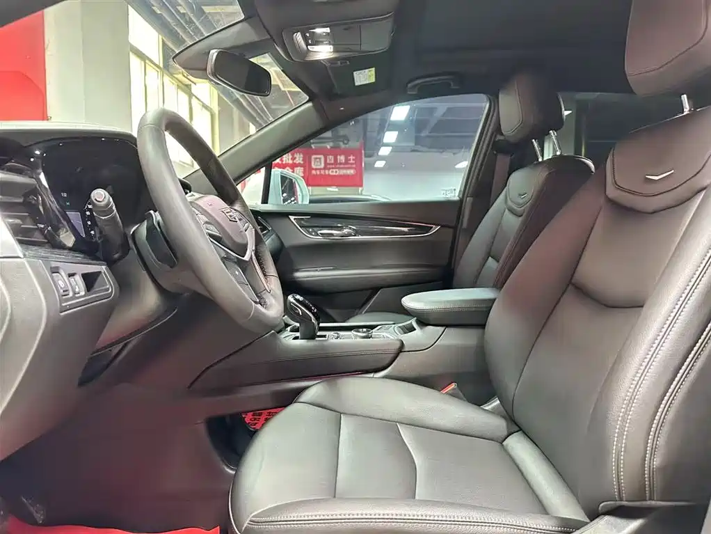 CADILLAC XT5