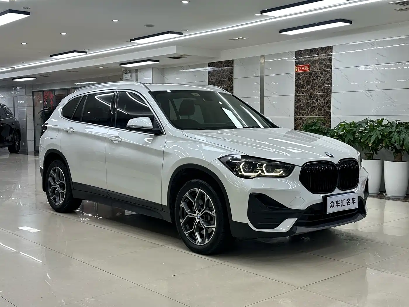 BMW X1 2021 sDrive25Li Leading фото 3