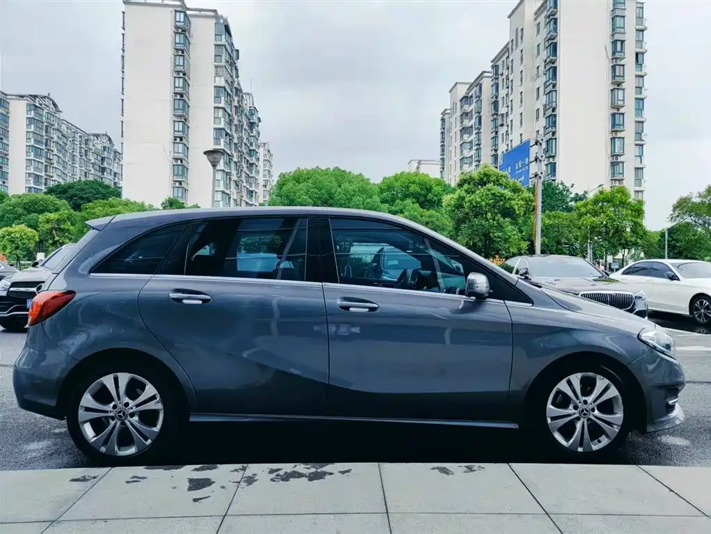 Mercedes-Benz B-Class 2018 B 200 Sport фото 7