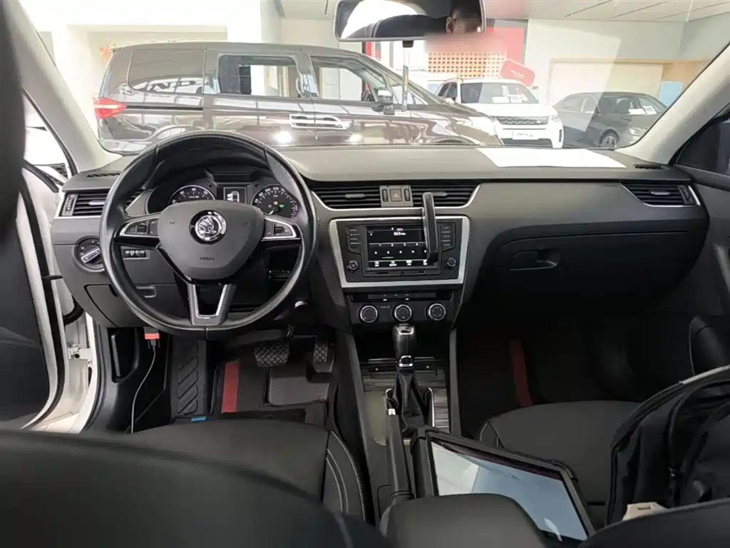 Škoda Octavia 2017 TSI280 DSG ZhiXing фото 10