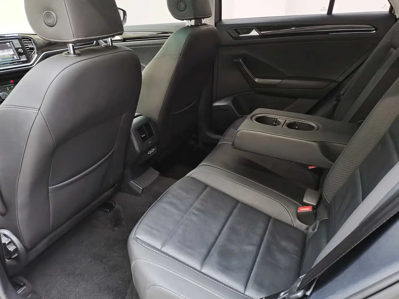 Volkswagen T-ROC 2018 280TSI DSG 2WD Comfort (China V) фото 8