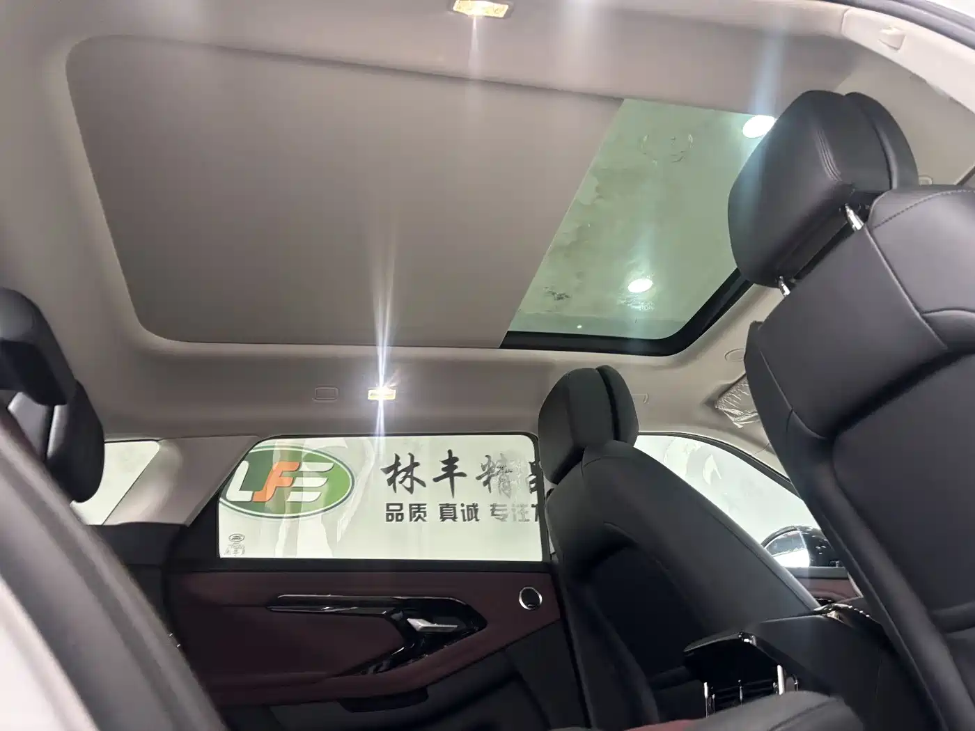 Land Rover Range Rover Evoque 2026 Range Rover Evoque L SE фото 30