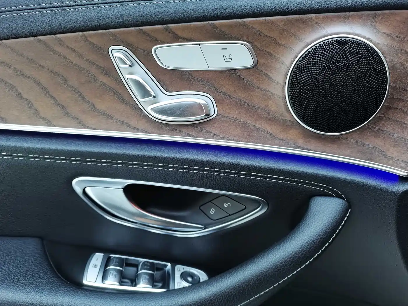 Фото 18 - Mercedes-Benz E-Class