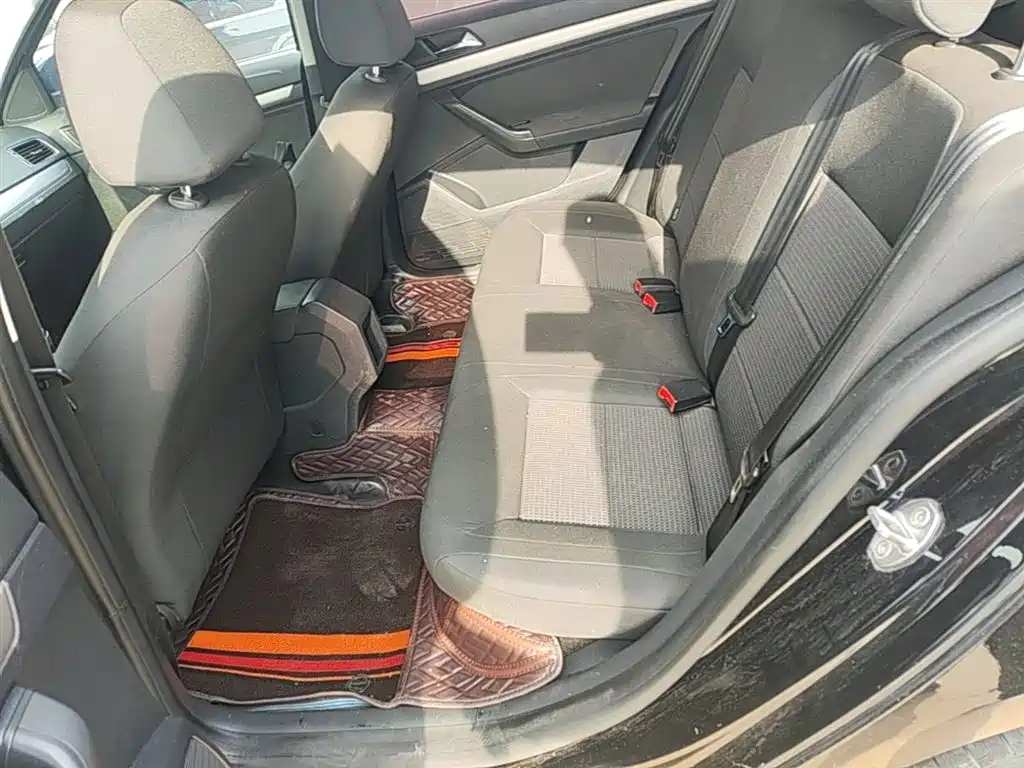 Volkswagen Lavida 2017 1.6L Manual Trend Edition фото 17