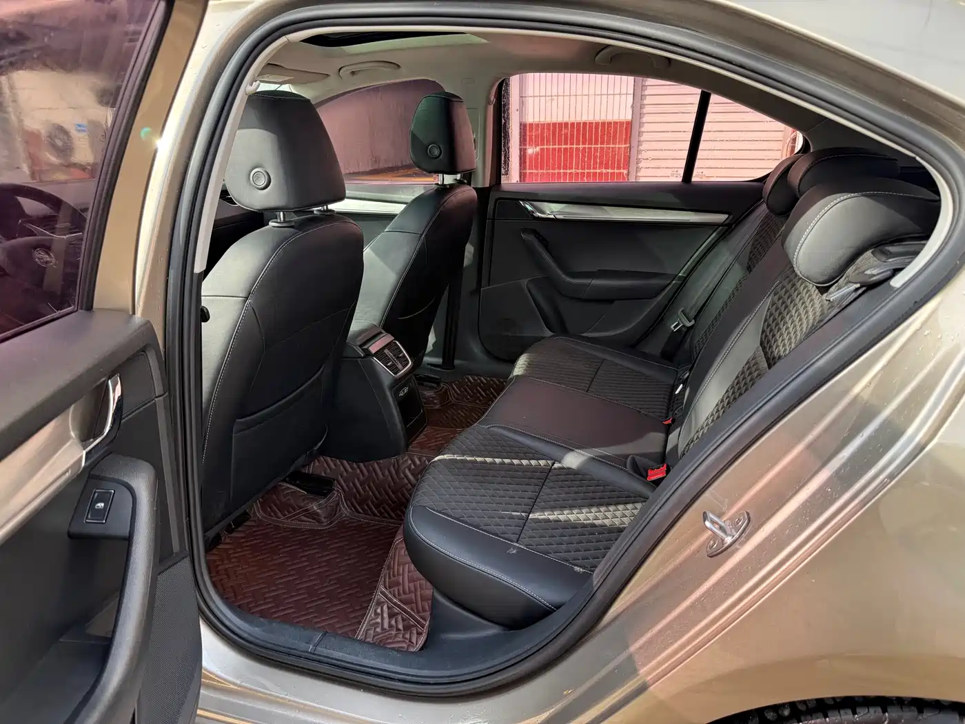 Škoda Octavia 2018 TSI230 DSG Luxury Edition фото 6