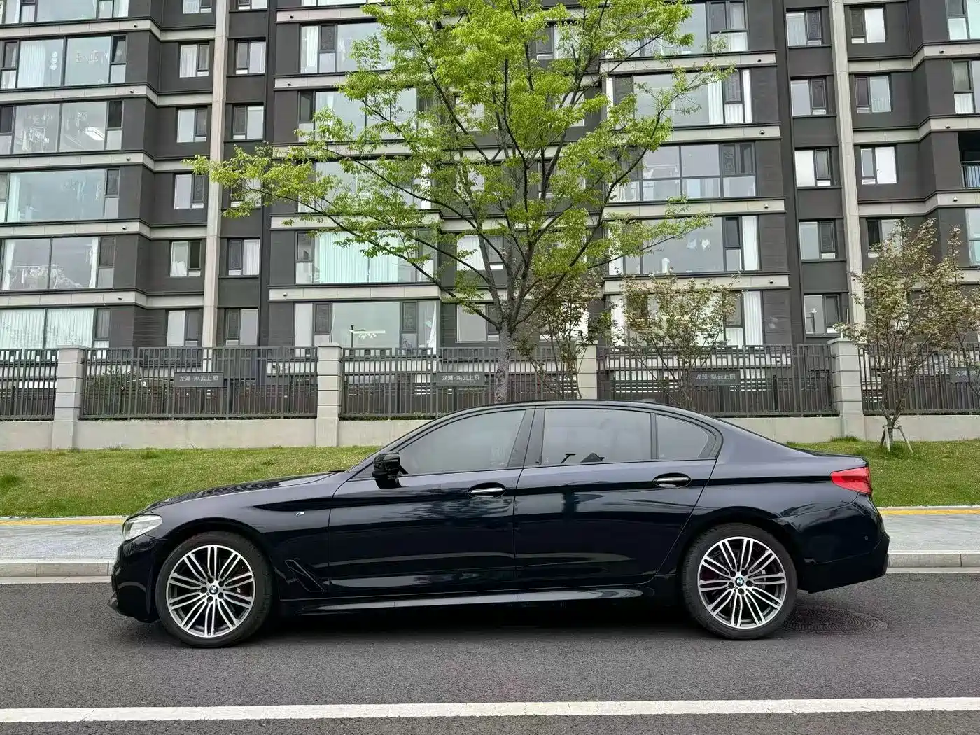 BMW 5 Series 2018 Facelift 530Li Exclusive M Sport Package фото 3