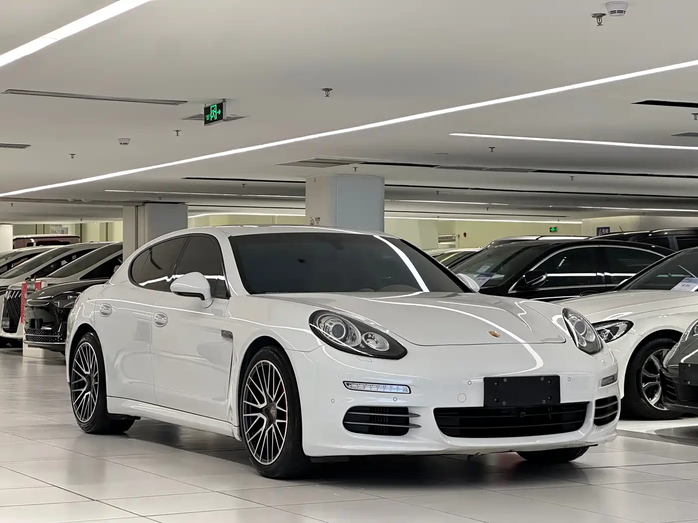 Porsche Panamera 2014 Panamera 4 3.0T фото 3