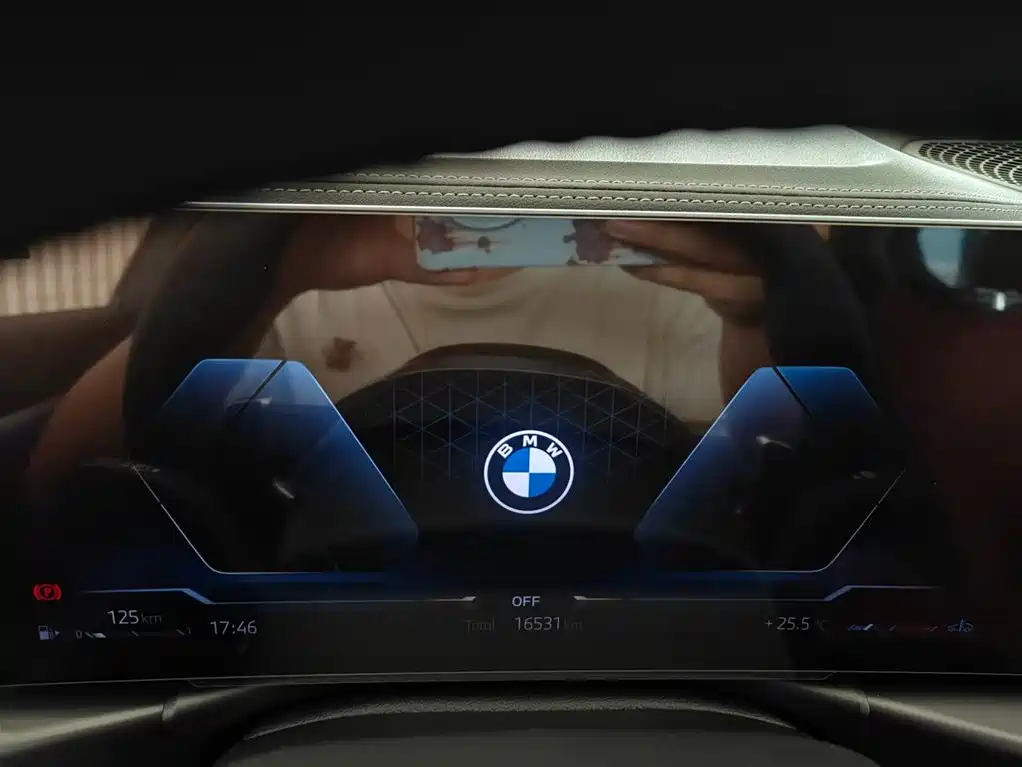 BMW 3 Series 2025 325i M Sport Package фото 21